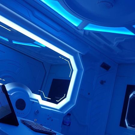 Apollo Capsule Hotel Ende Buitenkant foto