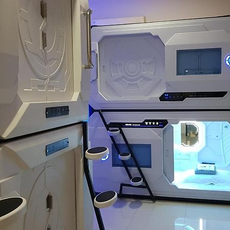 Apollo Capsule Hotel Ende Buitenkant foto