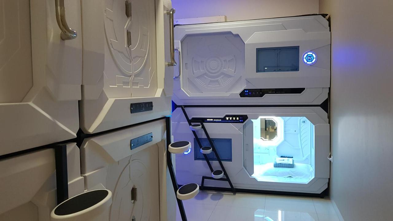 Apollo Capsule Hotel Ende Buitenkant foto