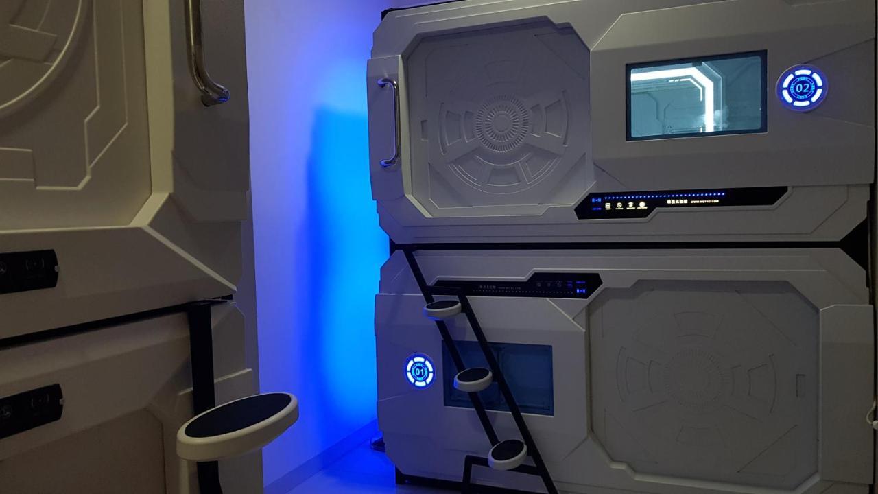 Apollo Capsule Hotel Ende Buitenkant foto